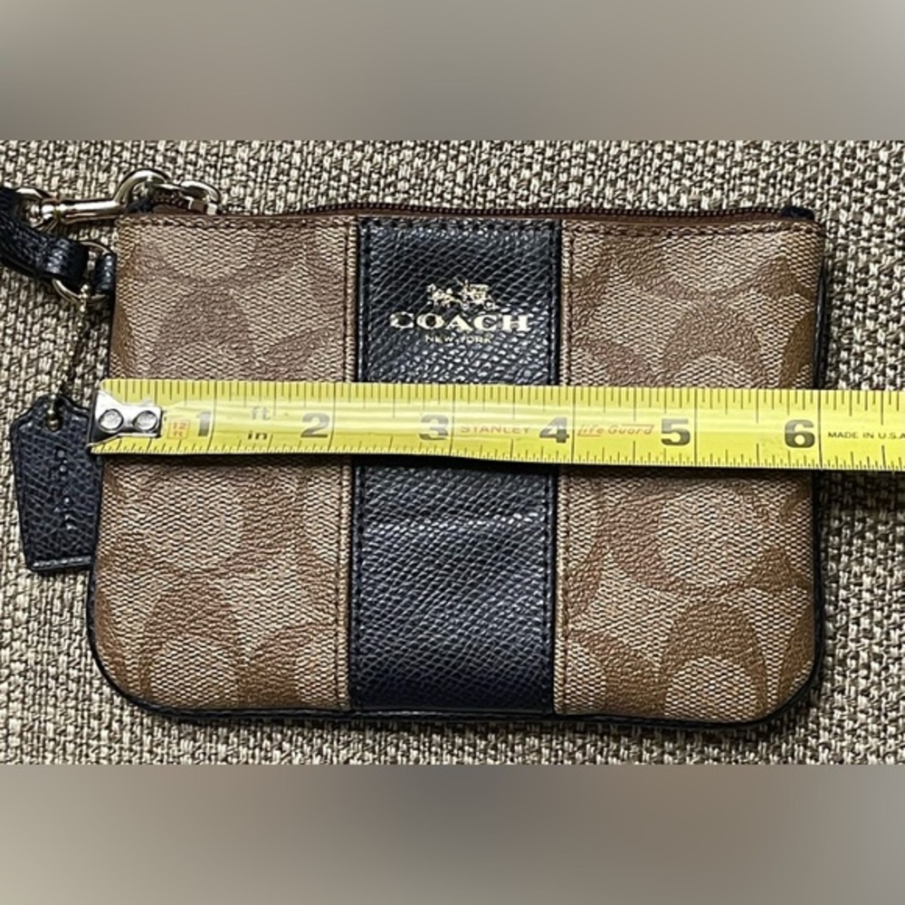 Coach Corner Zip Wristlet In Signature Canvas In Khaki/Black - Picture 5 of 9